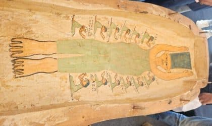 Marge Simpson “aparece” em caixão de múmia egípcia de 3.500 anos