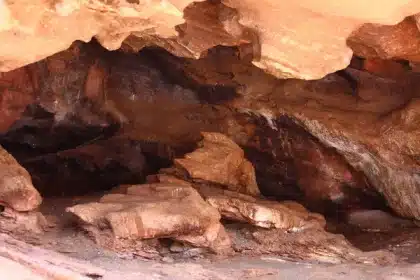 Artefatos de ritual sombrio ficaram escondidos por 12 mil anos na Austrália