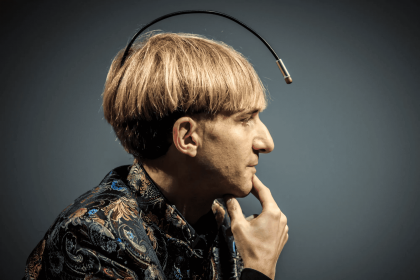 Conheça Neil Harbisson, o primeiro ser humano a ser considerado um Ciborgue