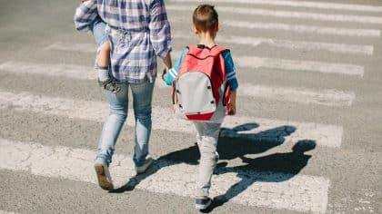 Quem cresceu com poucos recursos têm esses 8 comportamentos quando adulto sem perceber