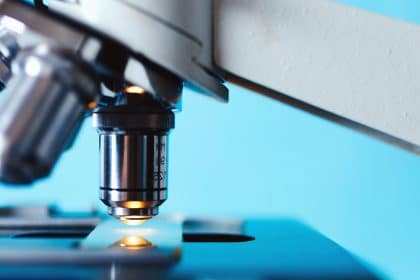 Microscópio mais rápido do mundo captura movimentos de elétrons com precisão inédita