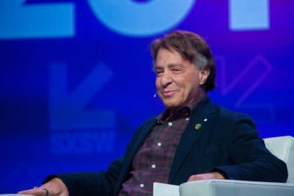 Ray Kurzweil, famoso por acertar previsões: IA será mais inteligente que humanos e vamos coexistir