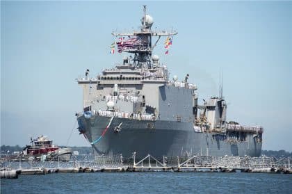 Marinha dos EUA acha antena da Starlink escondida em navio de guerra