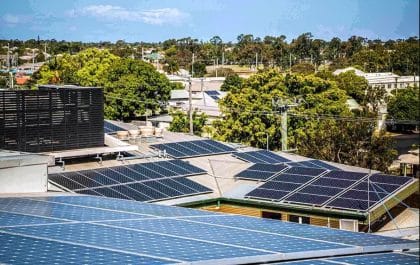 O número de australianos com painéis solares em casa é tão grande que rede elétrica do país está à beira do colapso