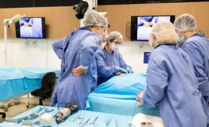 Entenda porque o Brasil recorre à importação de cadáveres para treinamento em harmonização facial