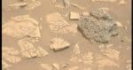 Rover da NASA encontra buracos incomuns em rocha de Marte